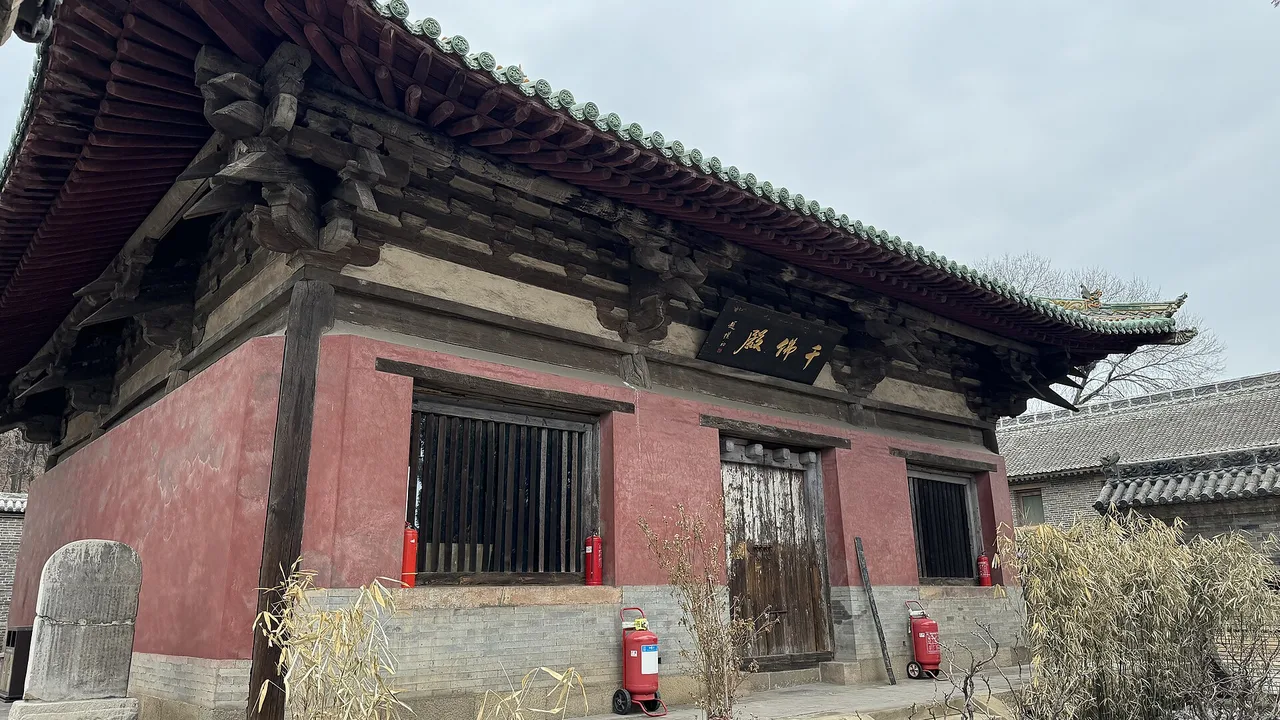 The Song-dynasty Thousand Buddha Hall of Chongqing Temple in Zhangzi county, Changzhi, with red walls and deep bracketed eaves.