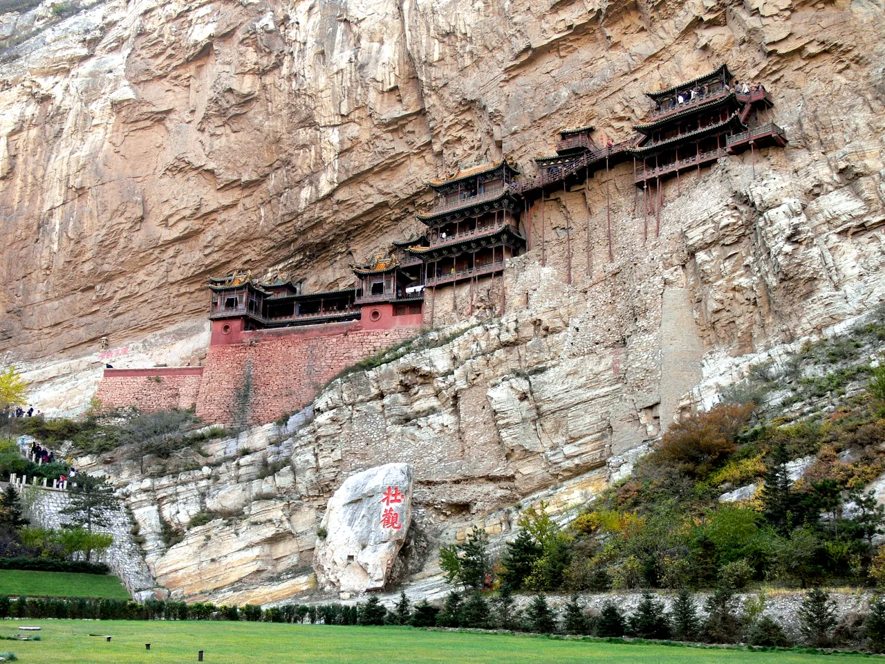 Hanging Temple halls on the gorge cliff near Hunyuan, Shanxi