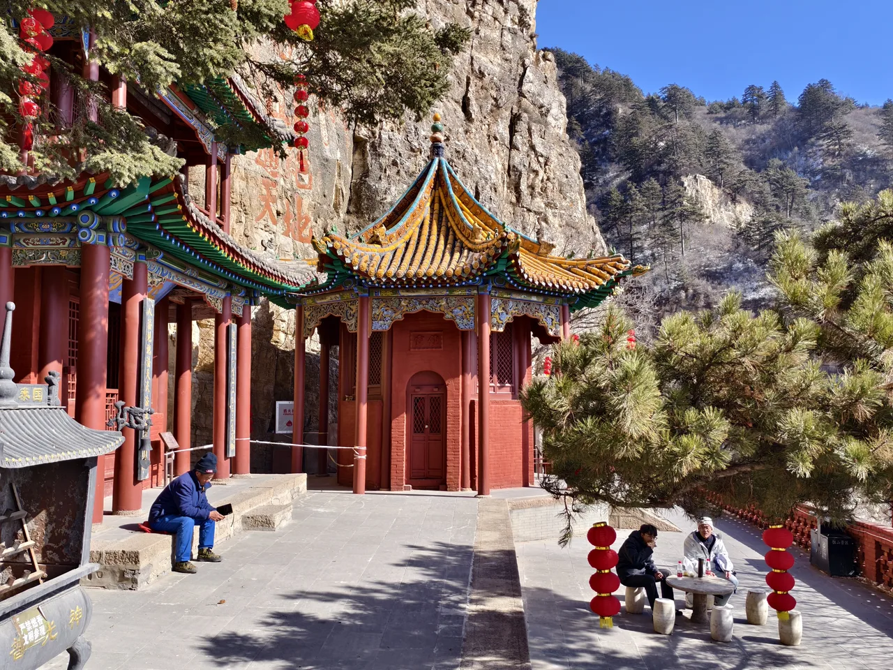 Zhenyuan Hall below the cliffs on Mount Heng, Shanxi