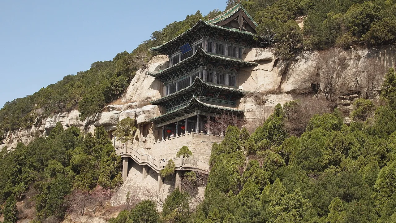 The multi-storey Manshan Pavilion built against the cliff at Tianlongshan Grottoes, Taiyuan.