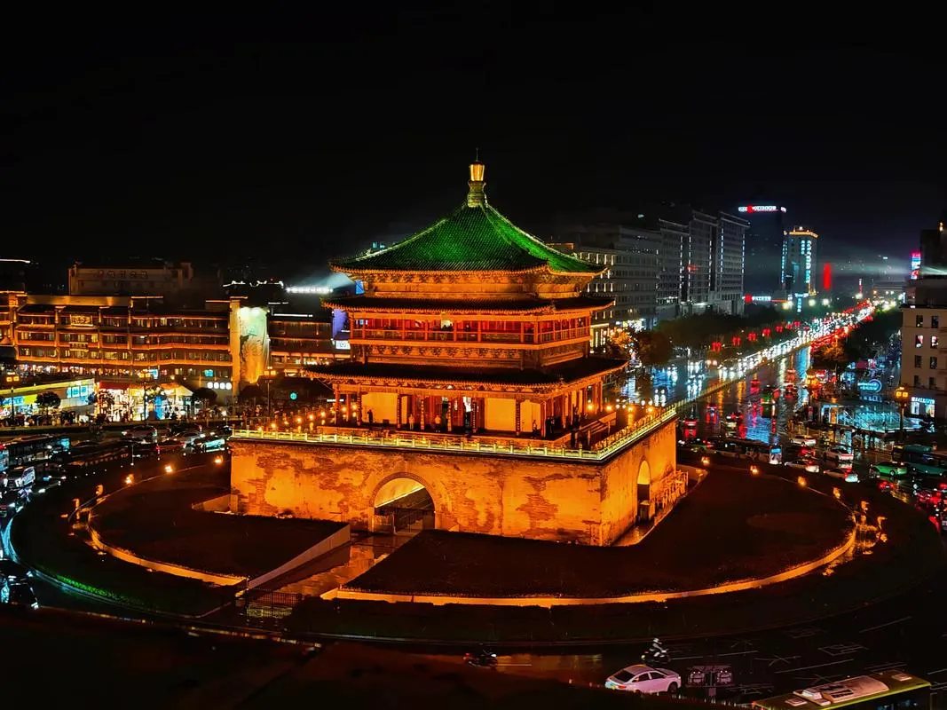 Sunset view of the majestic ancient city gate in Xi'an.