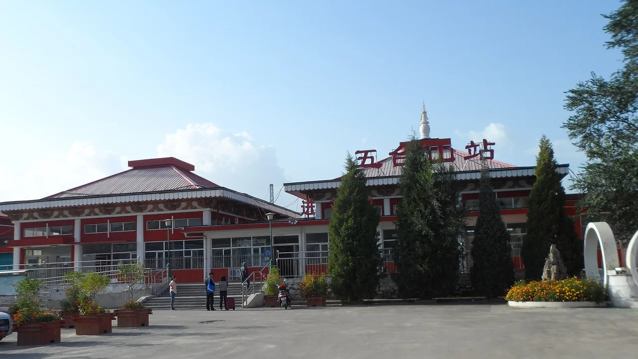 Wutaishan railway station at Shahe, Fanshi county, gateway for the shuttle bus up to Taihuai.