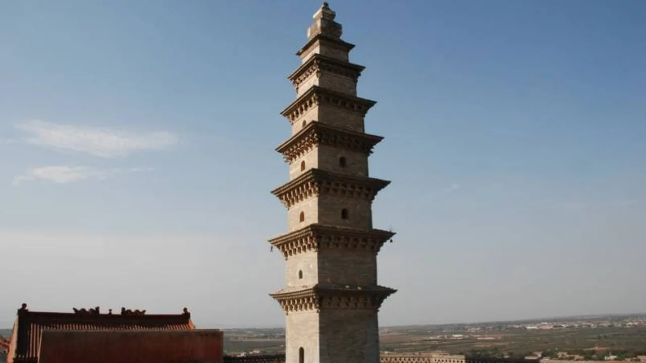 Balong Temple Pagoda near Zhonglizhuang, Wanrong: a lone square seven-storey Song brick pagoda on a bare terrace.