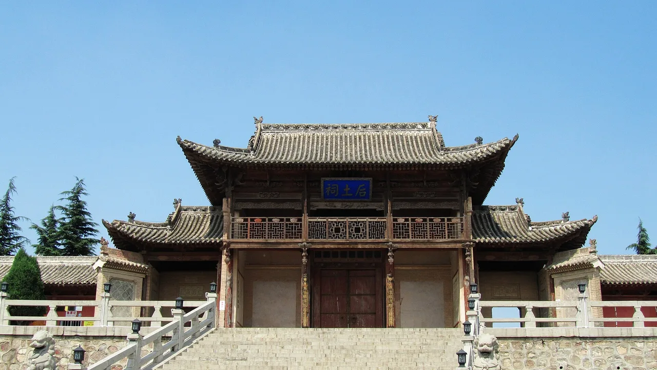 Hall of Houtu Temple at Wanrong on a stone terrace above a broad flight of steps, one stop on a three-day Yuncheng plan.